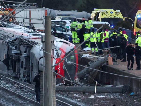 Al menos 39 personas fueron confirmadas como fallecidas tras el choque entre dos trenes de alta velocidad, tragedia que enluta al país.