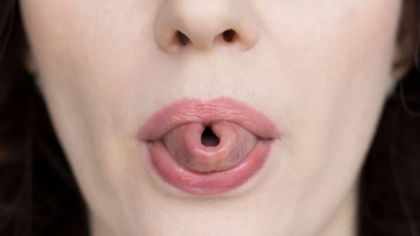 Qué significa según la psicología que una persona pueda curvar la lengua entera
