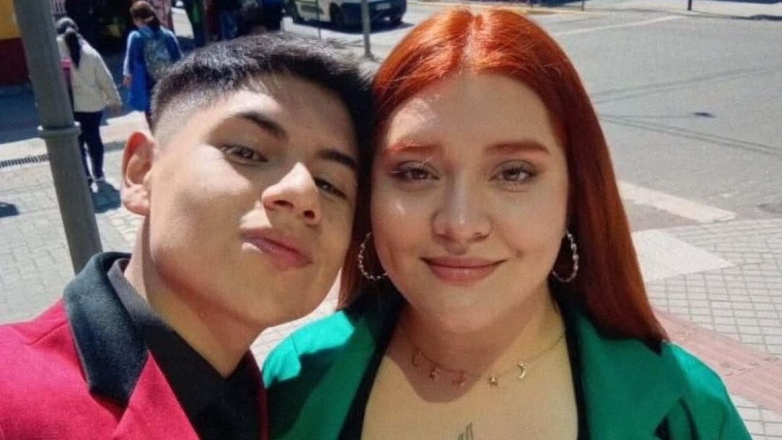 Emotiva despedida de pareja de joven futbolista fallecido junto a su madre en incendios de Penco