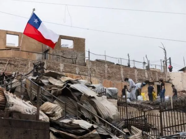 Reos participan en remoción de escombros en zonas siniestradas de Punta de Parra