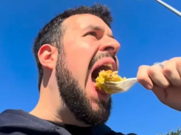 argentino se hace viral al probar el pastel de choclo