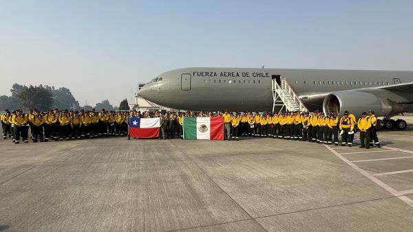 VOLUNTARIOS MEXICANOS AYUDAN A CHILE