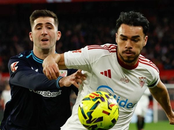 Gabriel Suazo jugando contra el Athletic Club