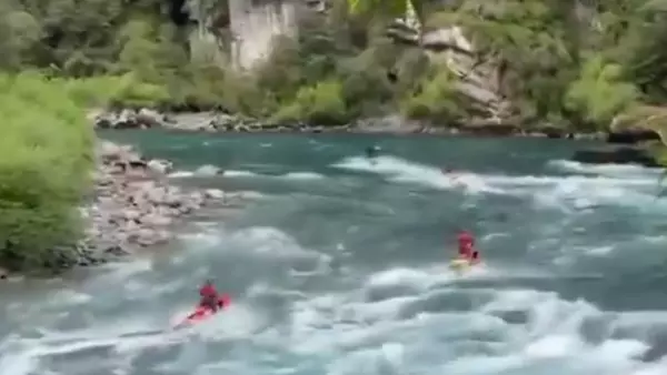 Turistas multados por motos de agua en el río Futaleufú.