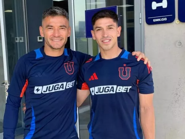 Charles Aránguiz con Mauricio Morales