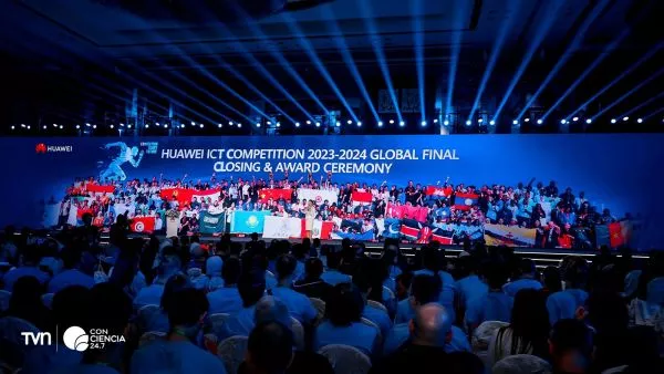 Estudiantes participan en la ICT Competition de Huawei, competencia internacional de innovación tecnológica.