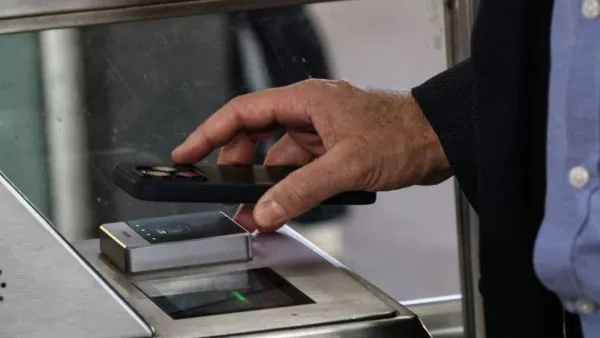 Metro y Tren Nos se podrá pagar con tarjetas bancarias
