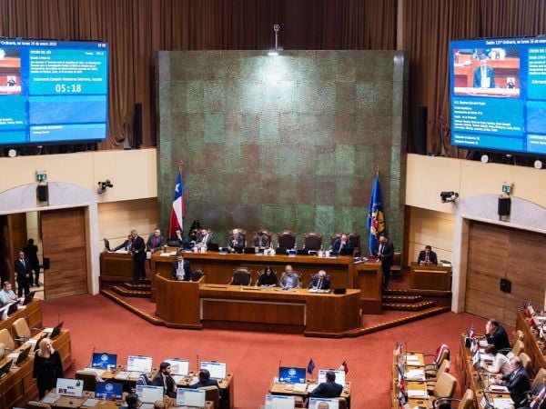 Votación para integrar Chile al CERN.