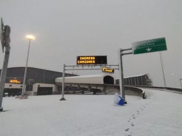 Anuncian cierre de Complejo Fronterizo Los Libertadores por sistema frontal