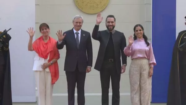 Con honores y alfombra roja: Así fue recibido José Antonio Kast por Nayib Bukele