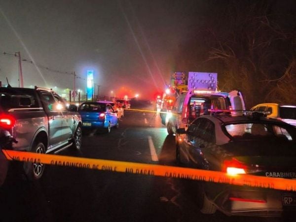 Carabineros son chocados en Ruta 68.