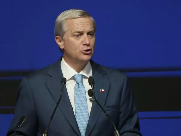 Kast visita a damnificados en Viña del Mar