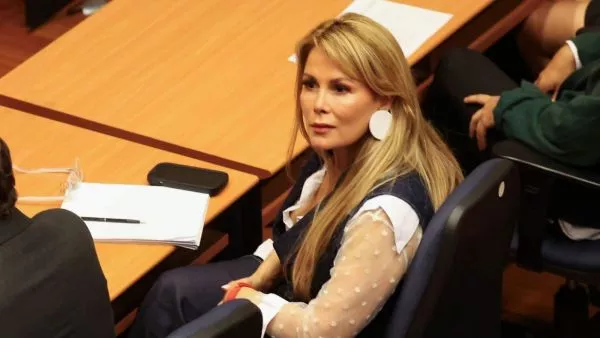Defensa de Cathy Barriga pide aplazar juicio hasta agosto.