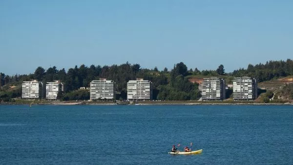 Prensa argentina resalta “pueblo costero de Chile que combina mar, paseos y vida al aire libre”