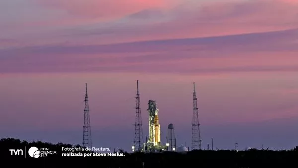 Astronautas de la misión Artemis II durante entrenamiento previo al lanzamiento lunar de la NASA.