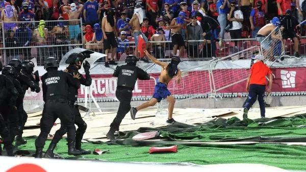 Incidentes en el Estadio Nacional en el partido de la Universidad de Chile y Audax Italiano
