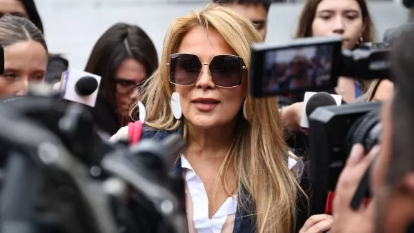 Juzgado accede a petición de defensa de Cathy Barriga y posterga en 6 meses la audiencia