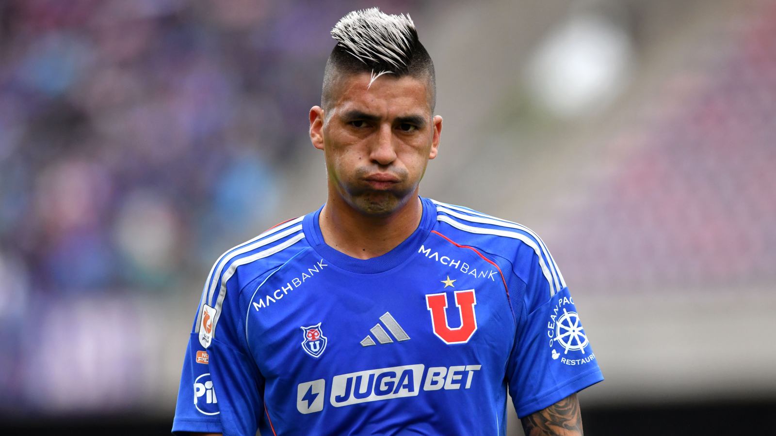 Leandro Fernández jugando por la Universidad de Chile