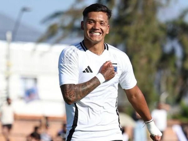 Jerall Astudillo celebrando un gol por Colo Colo