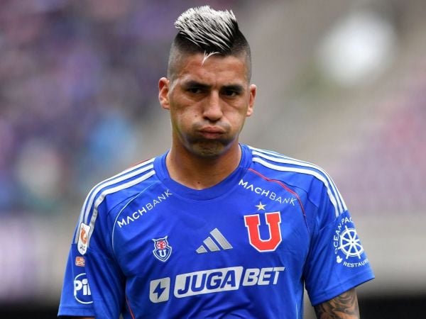 Leandro Fernández jugando por la Universidad de Chile