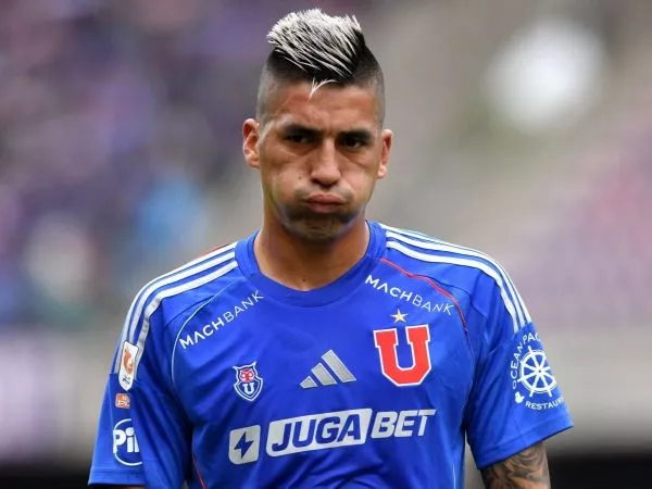 Leandro Fernández jugando por la Universidad de Chile