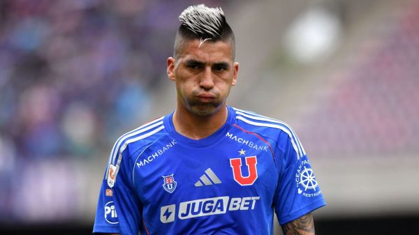 Leandro Fernández jugando por la Universidad de Chile