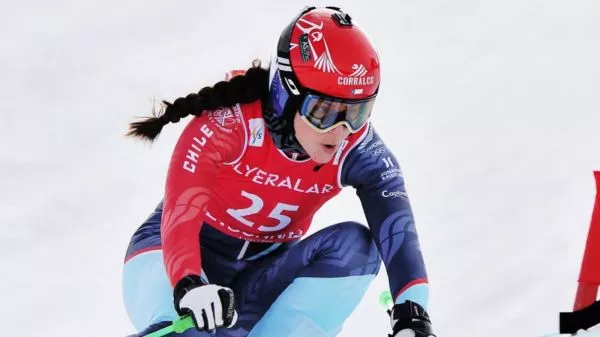 Stephanie Joffroy compitiendo en skicross