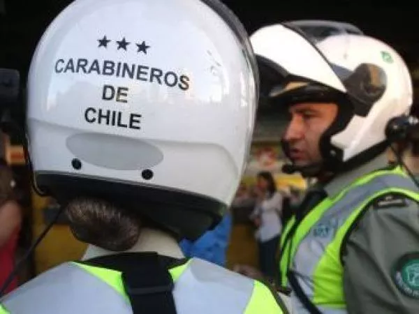 Carabineros decomisa casi un centenar de camisetas de fútbol falsas