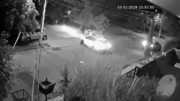 Madre y sus hijos sufrieron violento portonazo en Puente Alto.