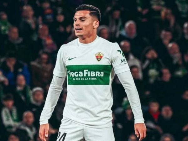 Lucas Cepeda jugando por el Elche ante el Barcelona