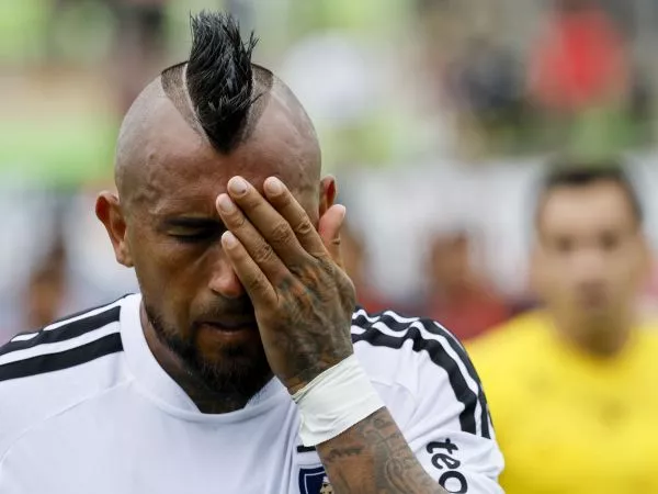 Los hinchas apuntaron contra los jugadores de Colo Colo tras el primer tiempo ante Everton