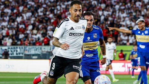 Javier Correa es blanco de las críticas de los hinchas de Colo Colo