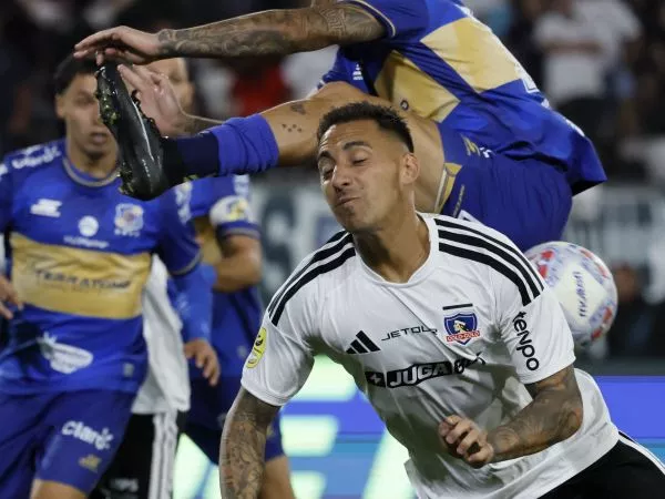 Javier Correa es blanco de las críticas de los hinchas de Colo Colo