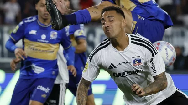 Javier Correa es blanco de las críticas de los hinchas de Colo Colo