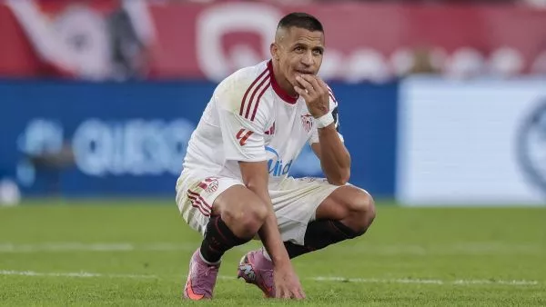 Alexis Sánchez fue criticado en España por su desempeño en empate de Sevilla