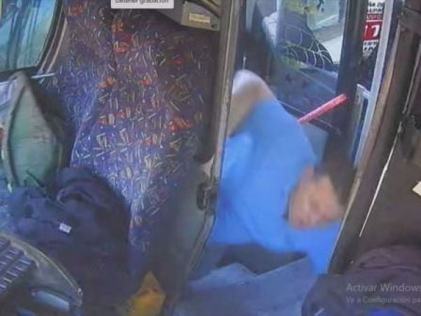 VIDEO | Conflicto entre micreros termina con chofer atropellado