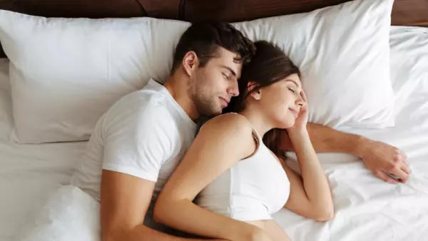 Estudios aseguran que compartir cama con alguien no necesariamente implica mejoras