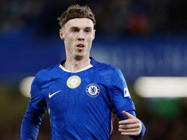 Cole Palmer jugando un partido por el Chelsea