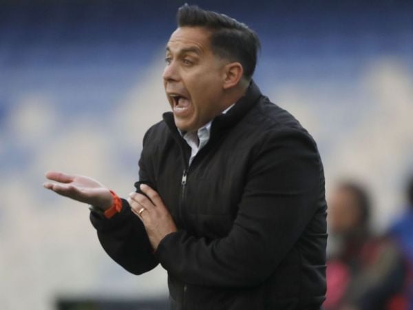 Arturo Sanhueza apuntó contra el mal estado en que se encuentra la cancha del estadio Germán Becker.