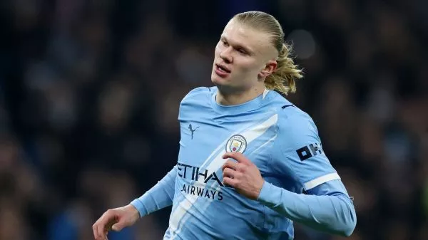 Erling Haaland jugando por el Manchester City