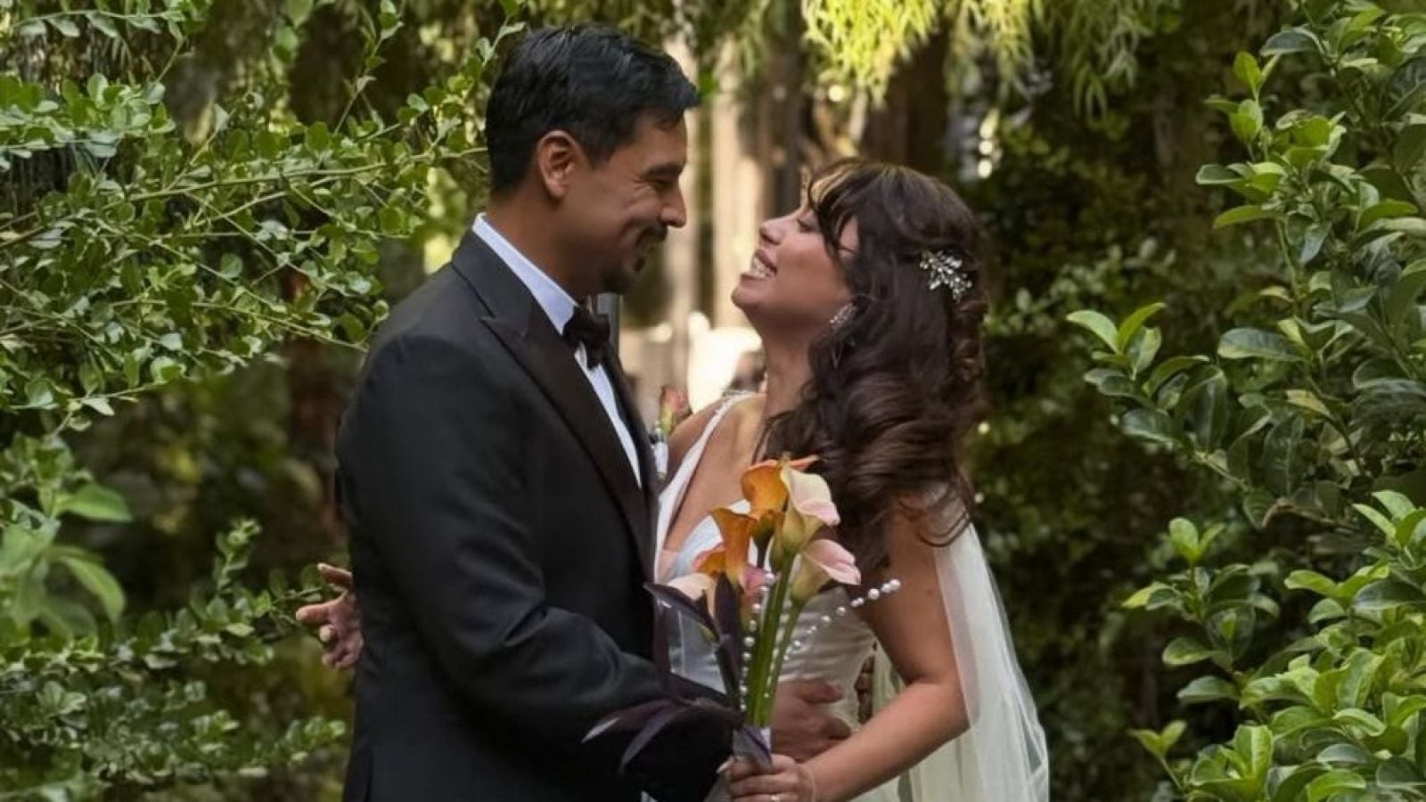 Las postales que dejó el matrimonio de exbailarina de rojo: actor de “Élite” fue uno de los invitados