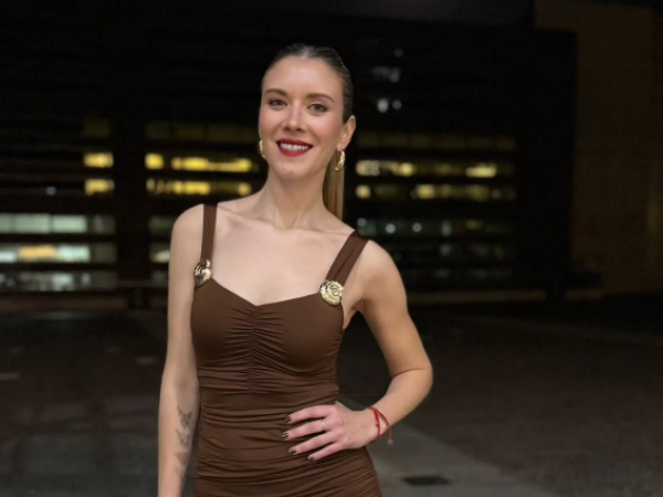 Carla Jara sorprende con rotundo cambio de look