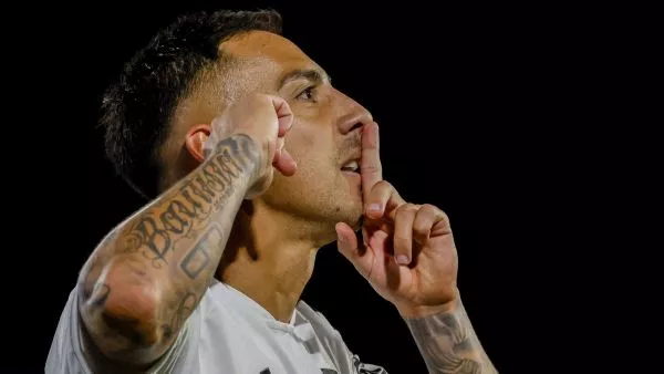 Javier Correa causó polémica por su festejo en triunfo de Colo Colo ante Everton