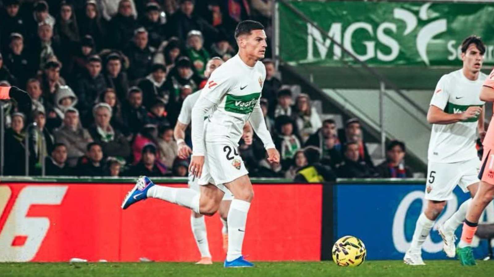 Lucas Cepeda jugando por el Elche ante el Barcelona
