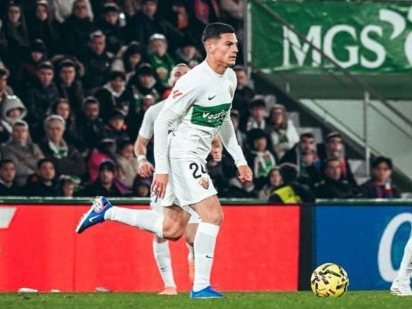 Lucas Cepeda jugando por el Elche ante el Barcelona