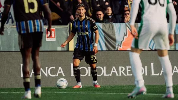 Felipe Loyola jugando por el Pisa de Italia