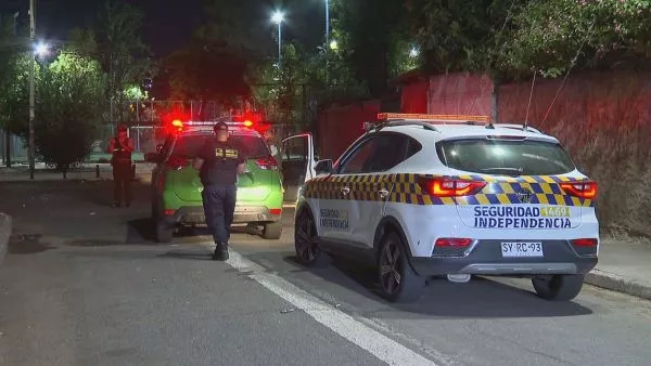 Al menos 10 delincuentes vestidos de PDI realizan violento turbazo en Independencia