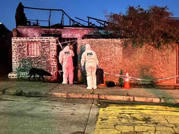 PDI realizando peritajes en domicilio incendiado intencionalmente en Cartagena