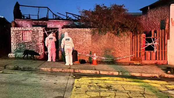 PDI realizando peritajes en domicilio incendiado intencionalmente en Cartagena