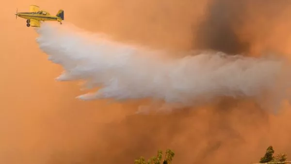 Violento incendio en Vichuquén amenaza a viviendas: